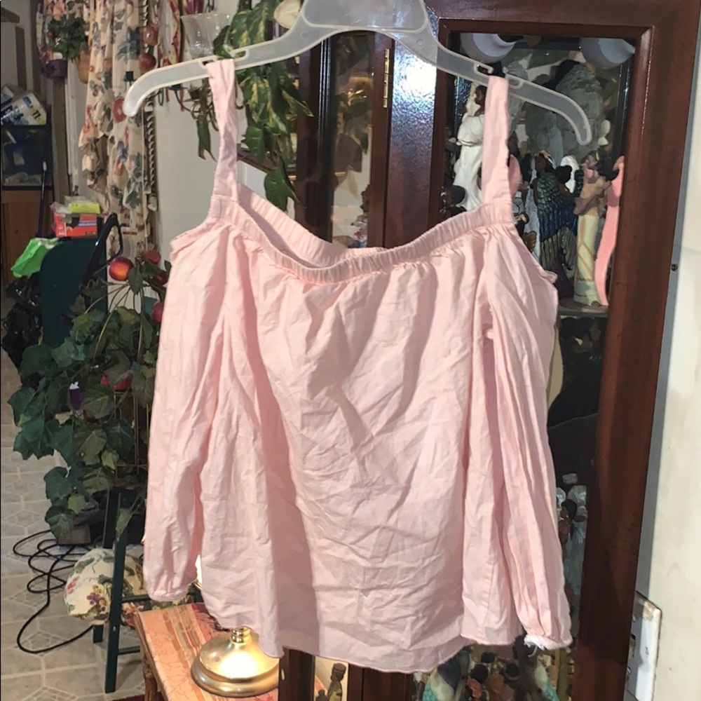 Cold shoulder top by Vamp